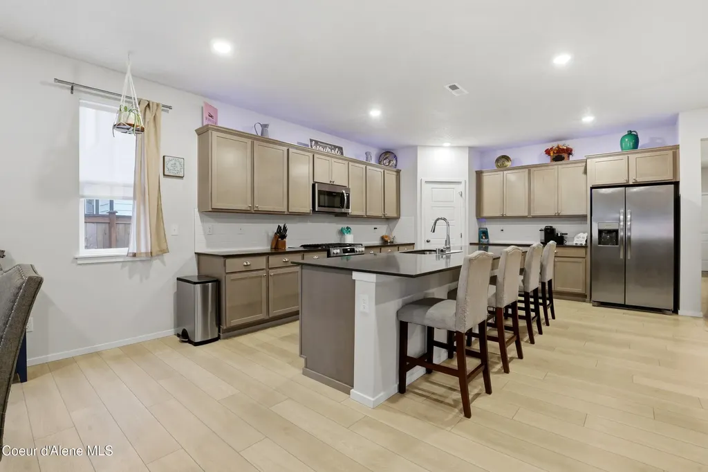 248 E Sandmyrtle Avenue Hayden ID 83835