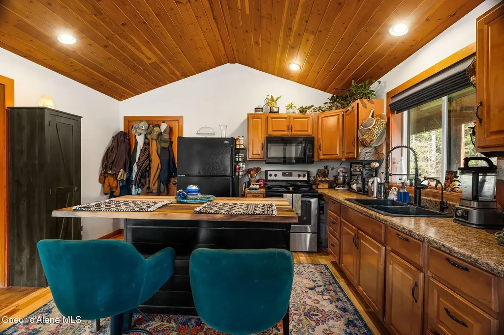 77 Fall Creek Road Naples ID 83847