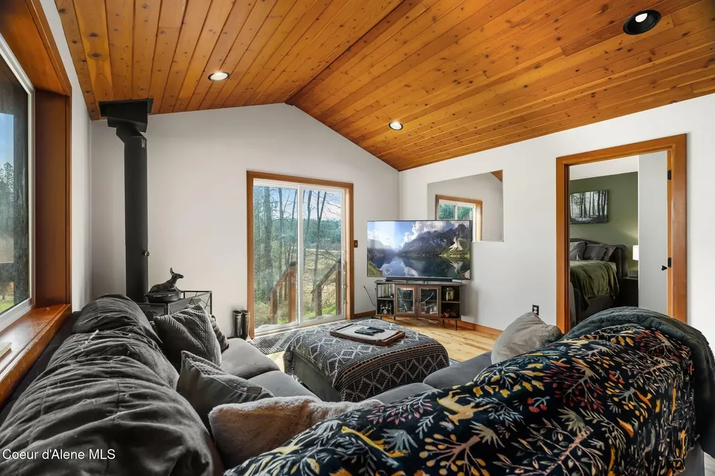 77 Fall Creek Road Naples ID 83847