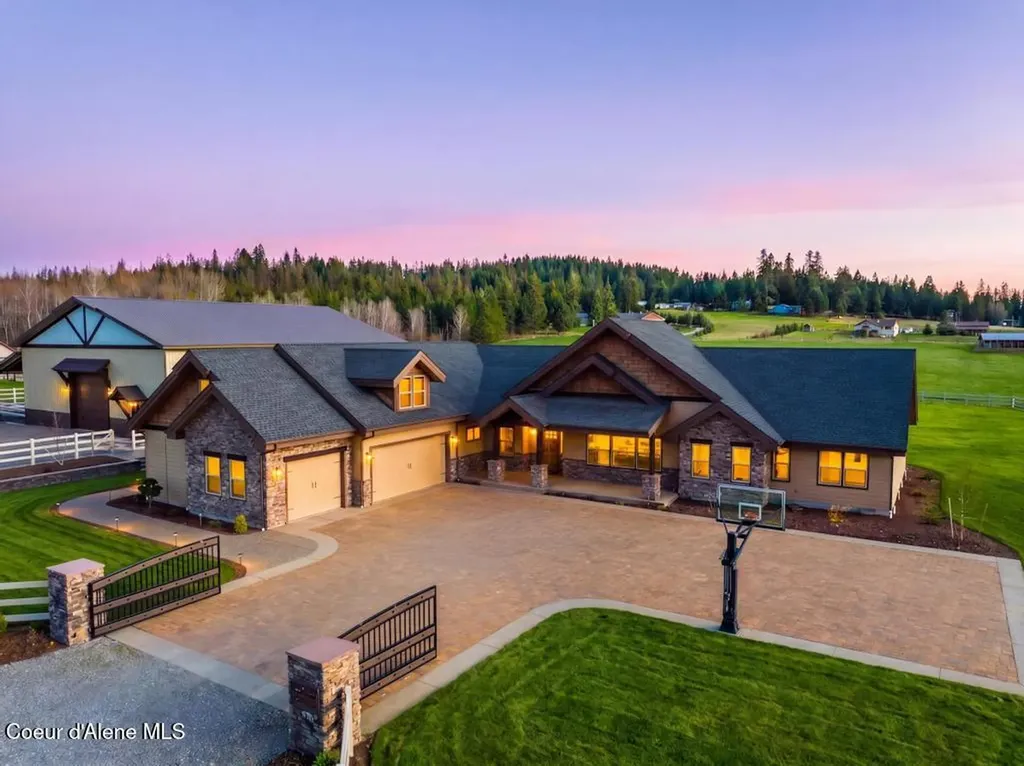 3358 E Leebowe Court Hayden ID 83835