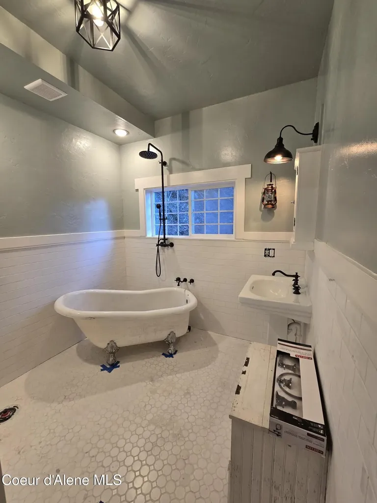 118 River Street Wallace ID 83873