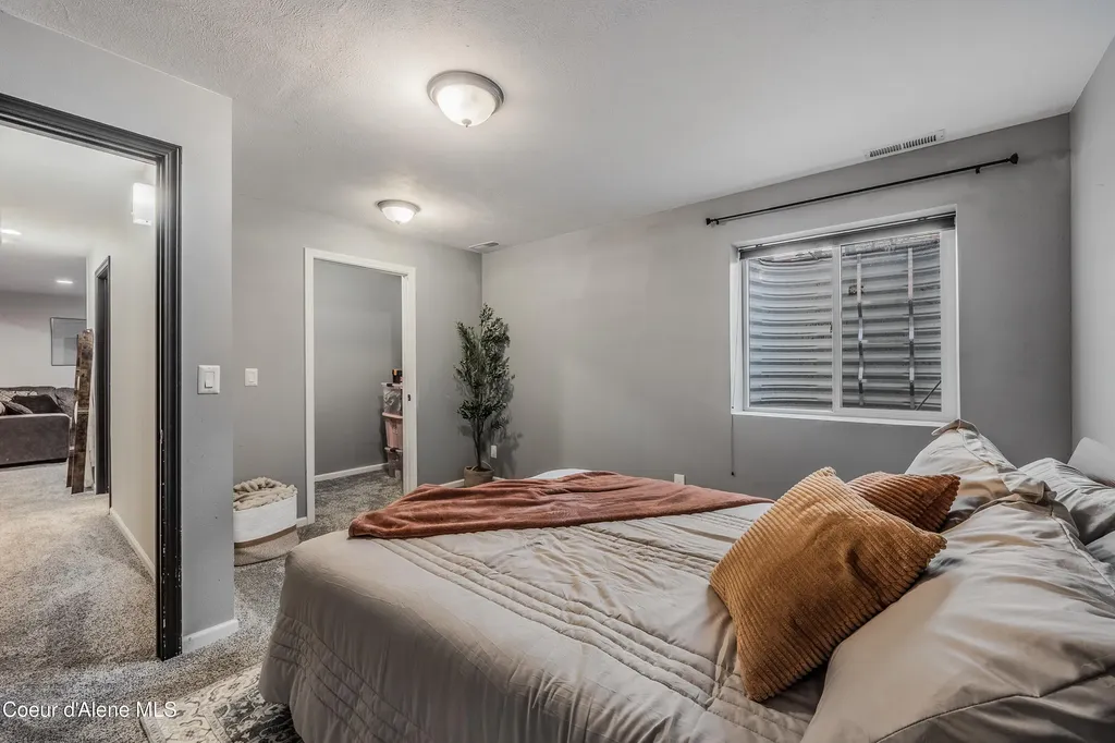 2033 N Bunting Lane Post Falls ID 83854
