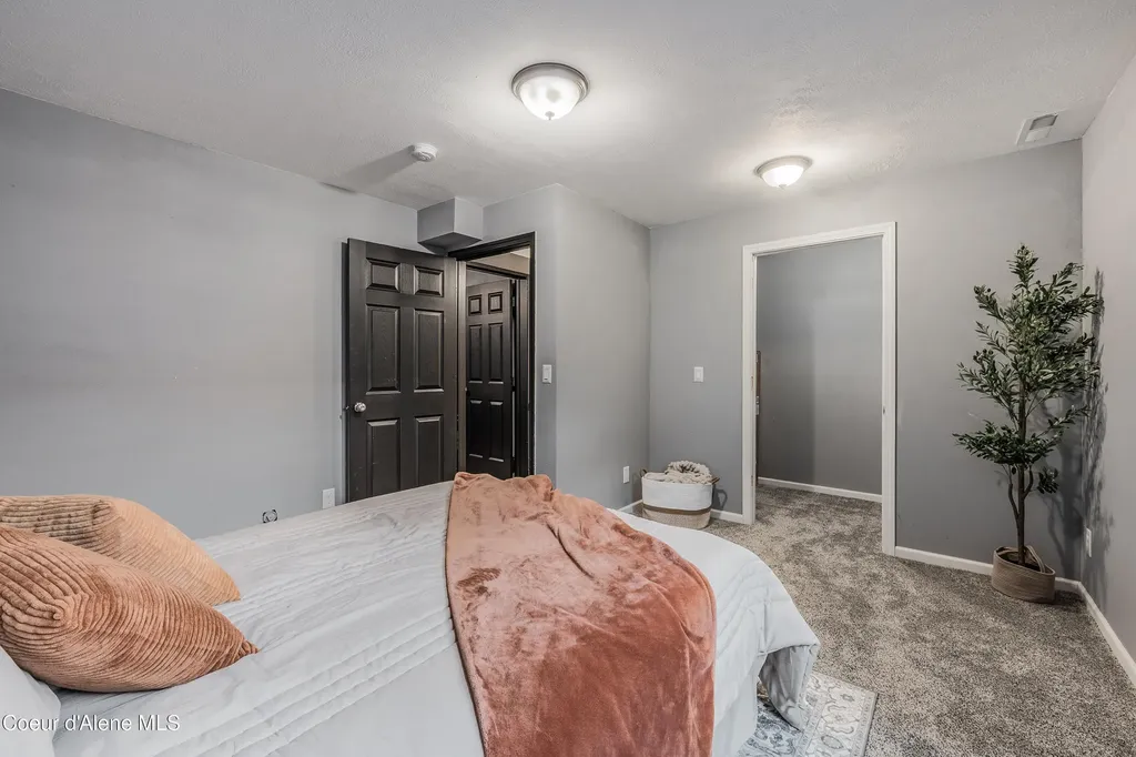 2033 N Bunting Lane Post Falls ID 83854