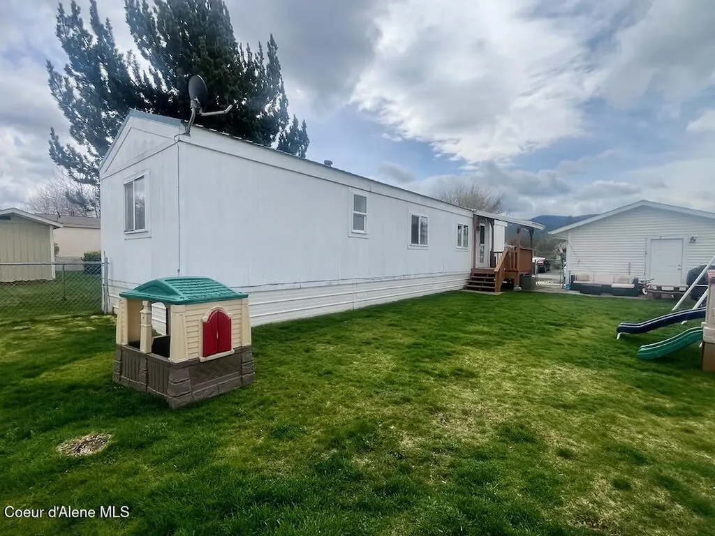 2233 W Merlyn Way Post Falls ID 83854
