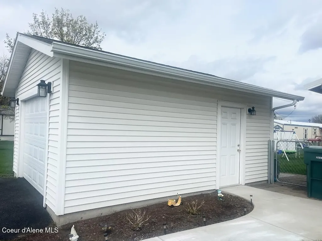 2233 W Merlyn Way Post Falls ID 83854