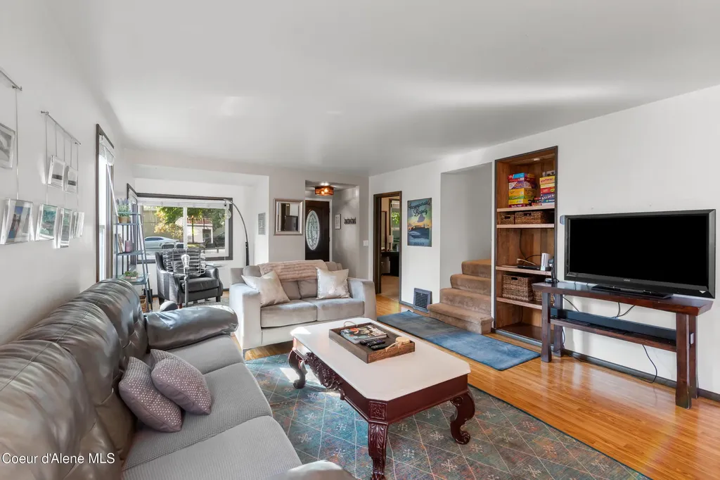 606 N 4th Avenue Sandpoint ID 83864