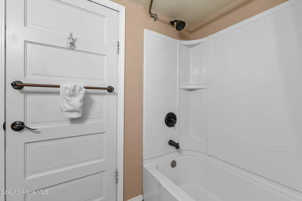 606 N 4th Avenue Sandpoint ID 83864