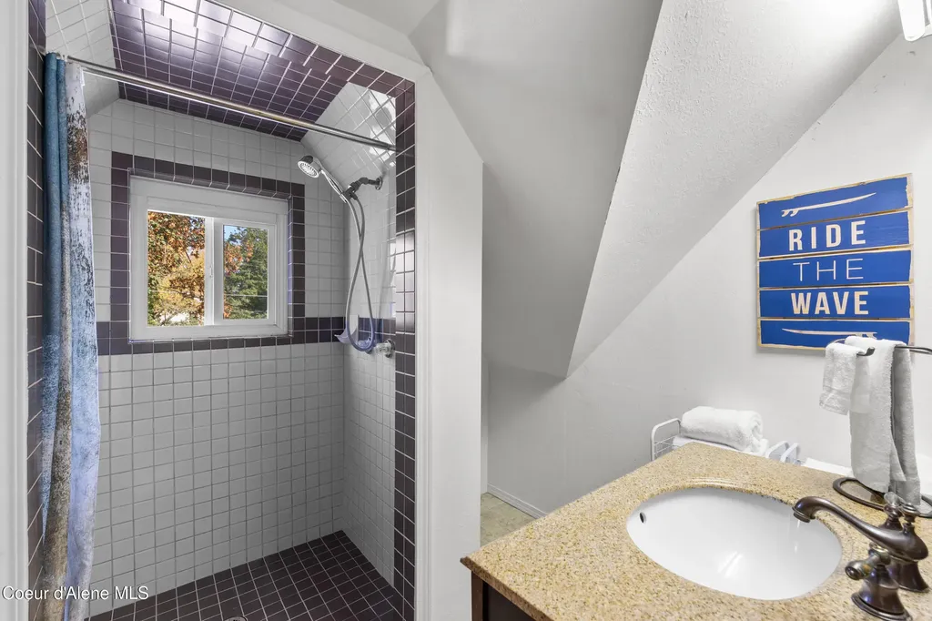 606 N 4th Avenue Sandpoint ID 83864