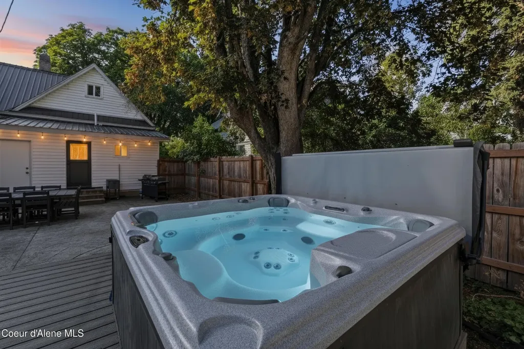 606 N 4th Avenue Sandpoint ID 83864