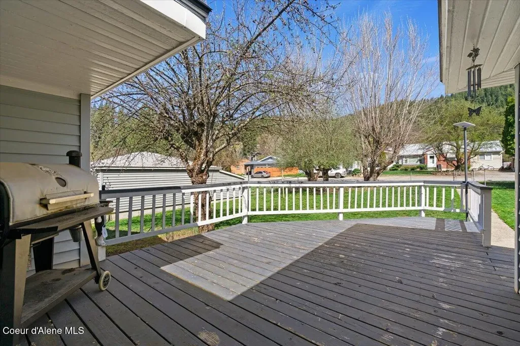 112 W 4th Street Silverton ID 83867