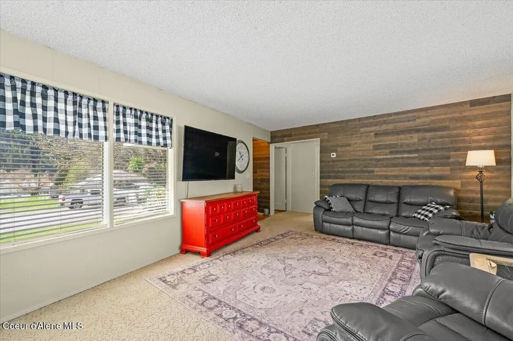 112 W 4th Street Silverton ID 83867