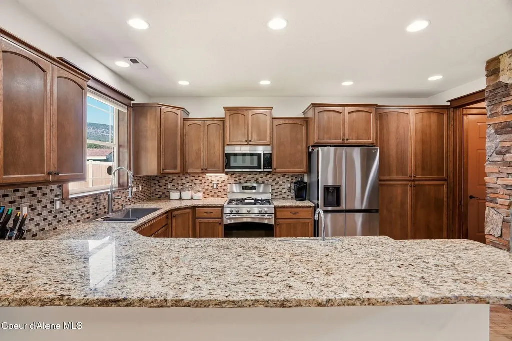 15330 N Nixon Loop Rathdrum ID 83858