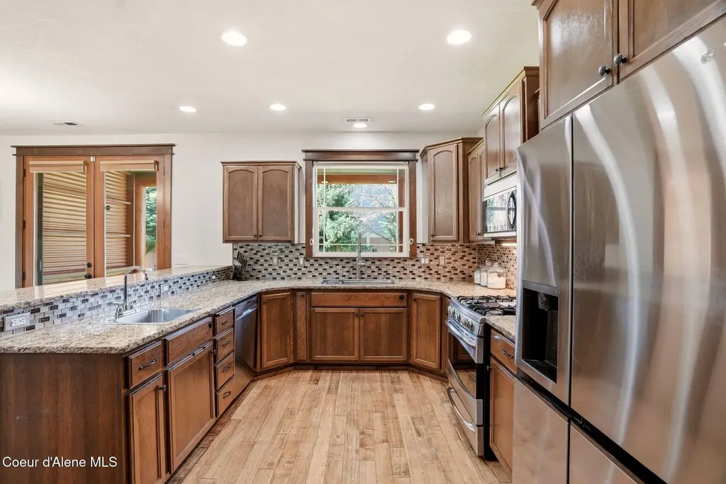 15330 N Nixon Loop Rathdrum ID 83858