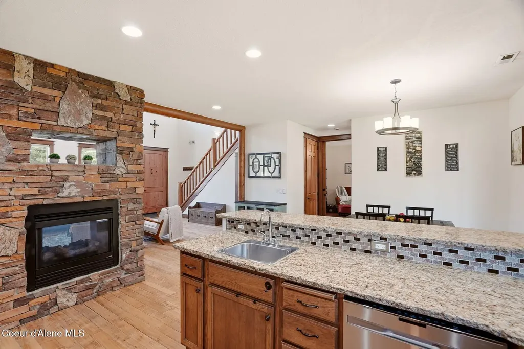 15330 N Nixon Loop Rathdrum ID 83858
