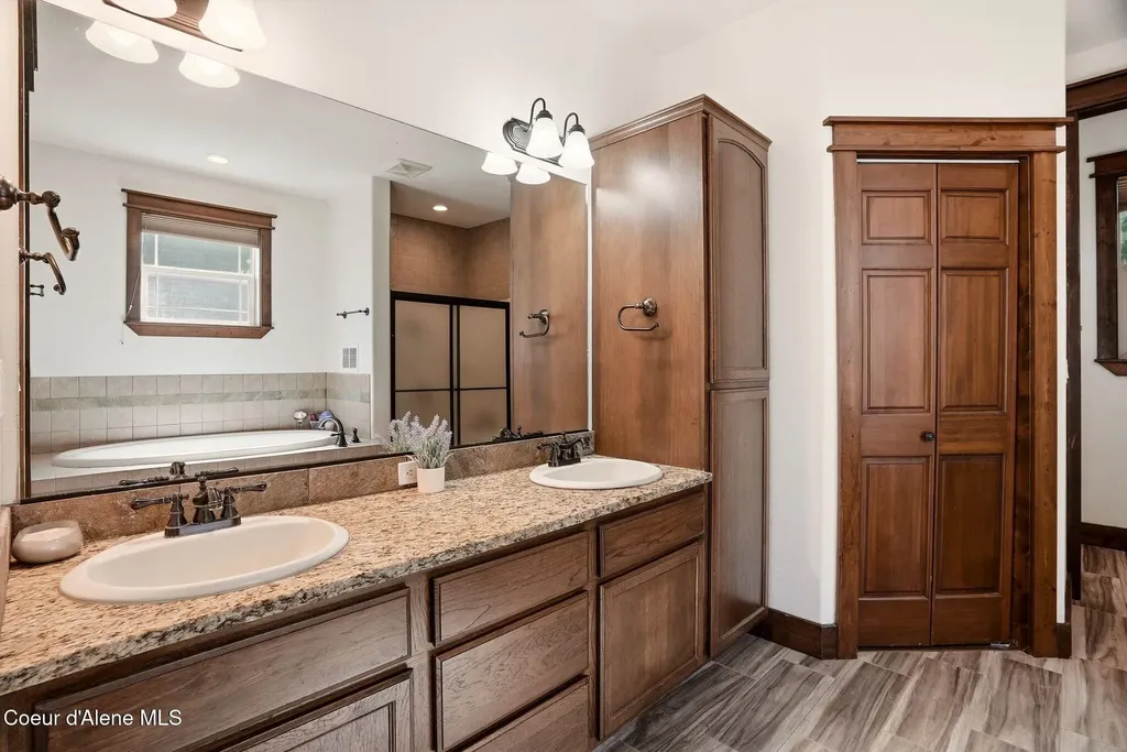 15330 N Nixon Loop Rathdrum ID 83858