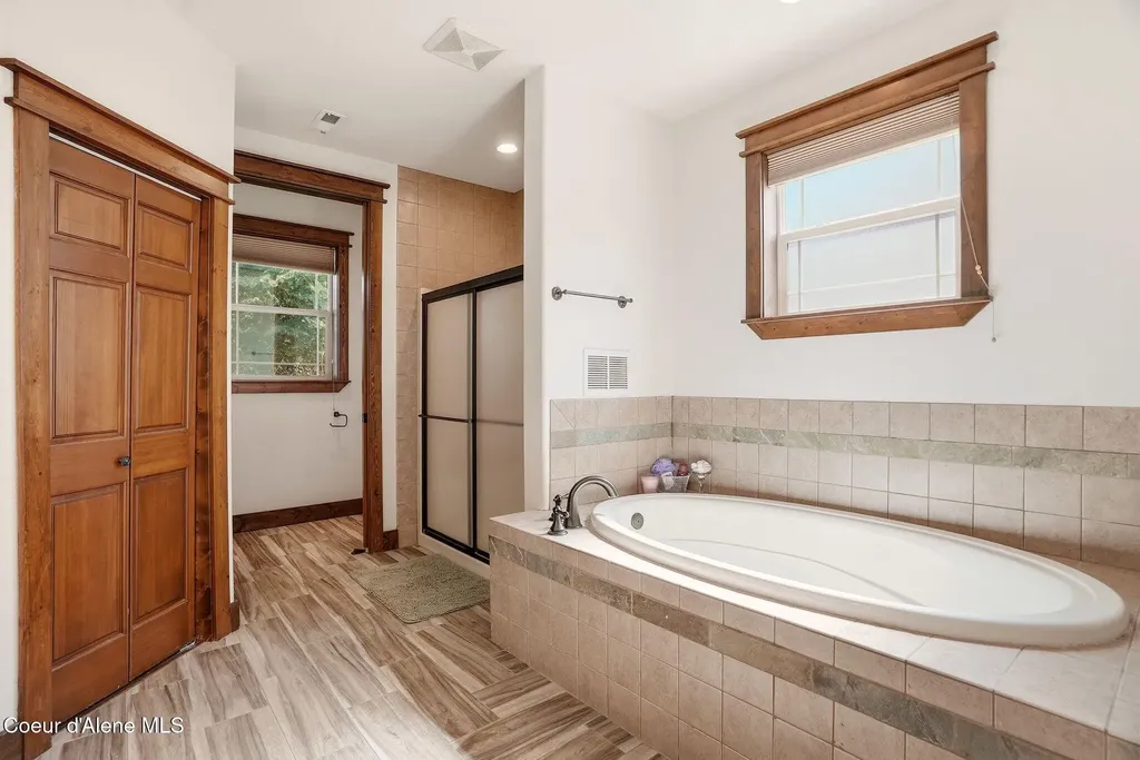 15330 N Nixon Loop Rathdrum ID 83858
