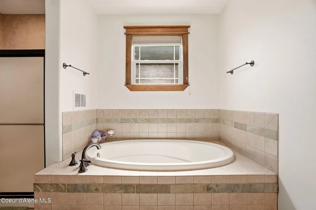 15330 N Nixon Loop Rathdrum ID 83858