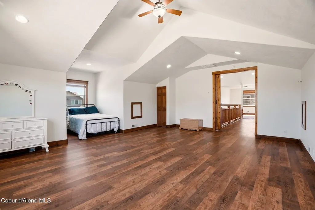 15330 N Nixon Loop Rathdrum ID 83858