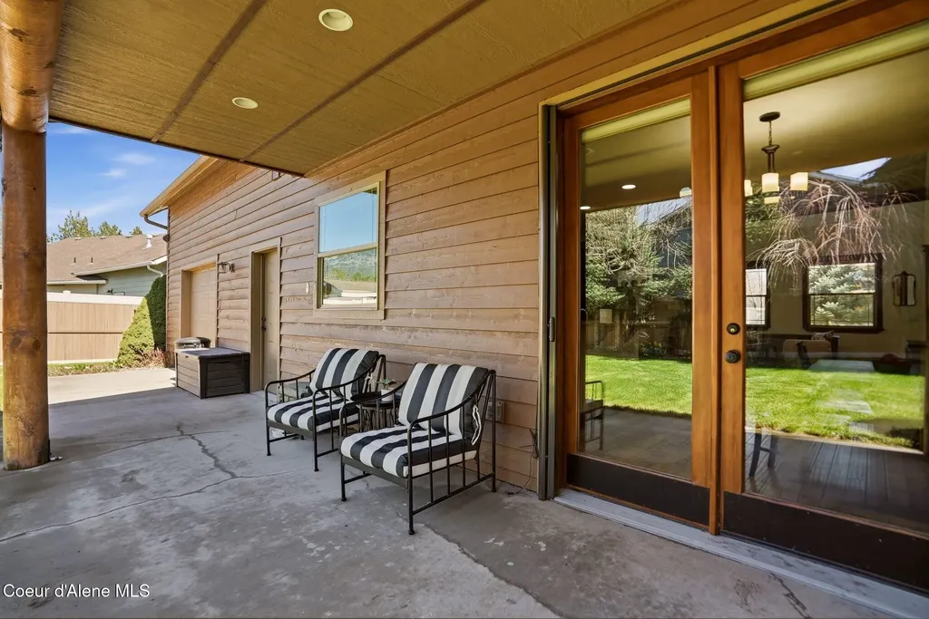 15330 N Nixon Loop Rathdrum ID 83858