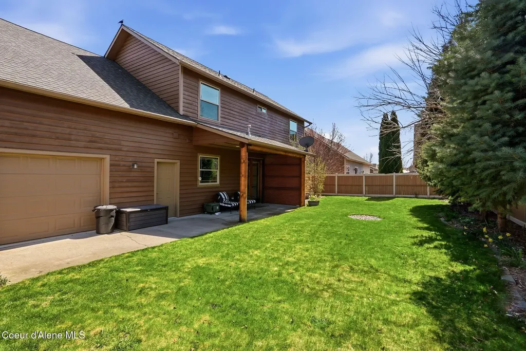 15330 N Nixon Loop Rathdrum ID 83858