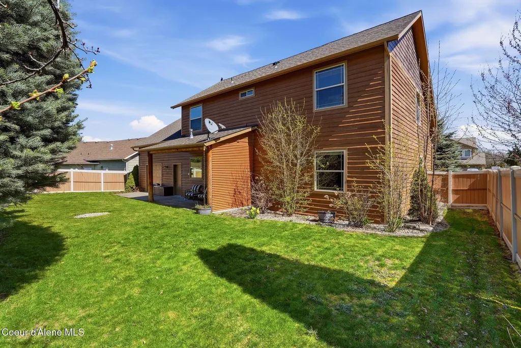 15330 N Nixon Loop Rathdrum ID 83858