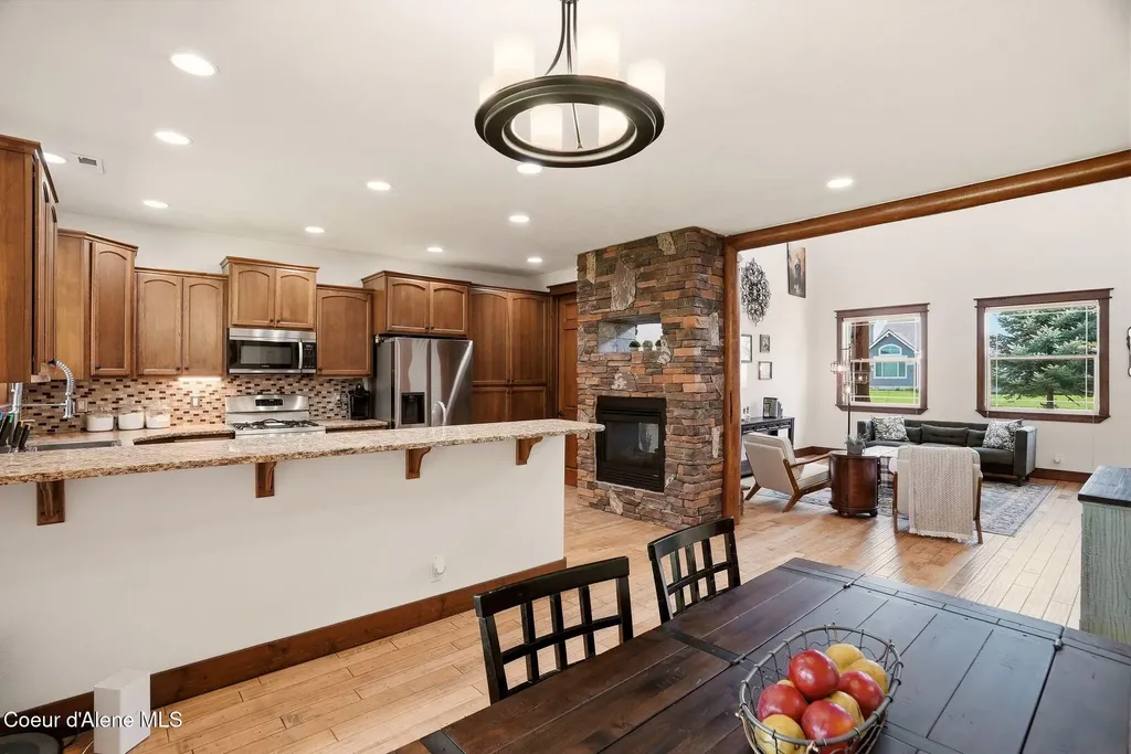 15330 N Nixon Loop Rathdrum ID 83858