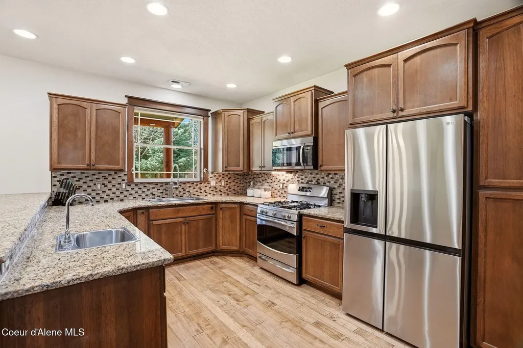 15330 N Nixon Loop Rathdrum ID 83858