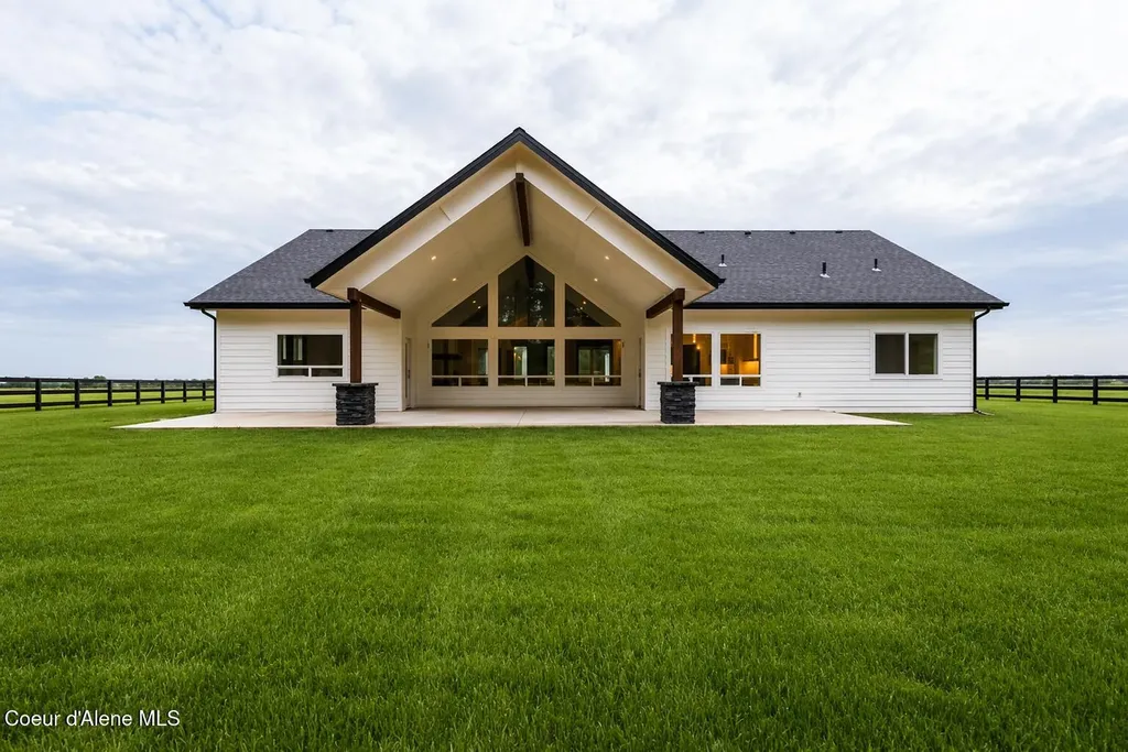 1533 W Remmick Street Hayden ID 83835