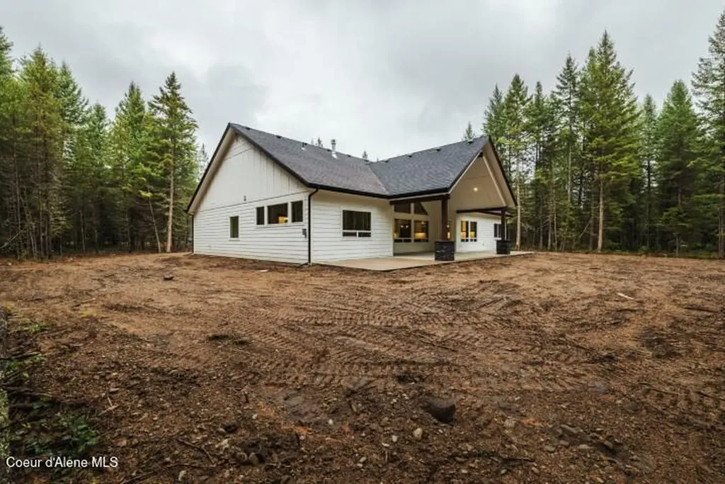 1533 W Remmick Street Hayden ID 83835