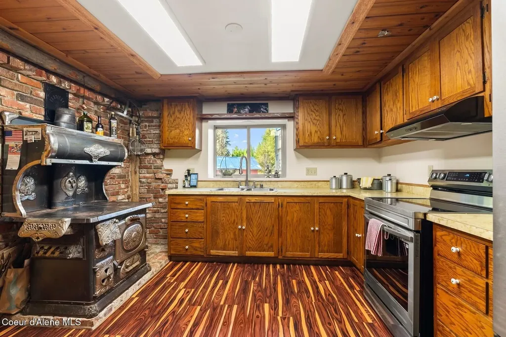 159 Horse Lane Sandpoint ID 83864