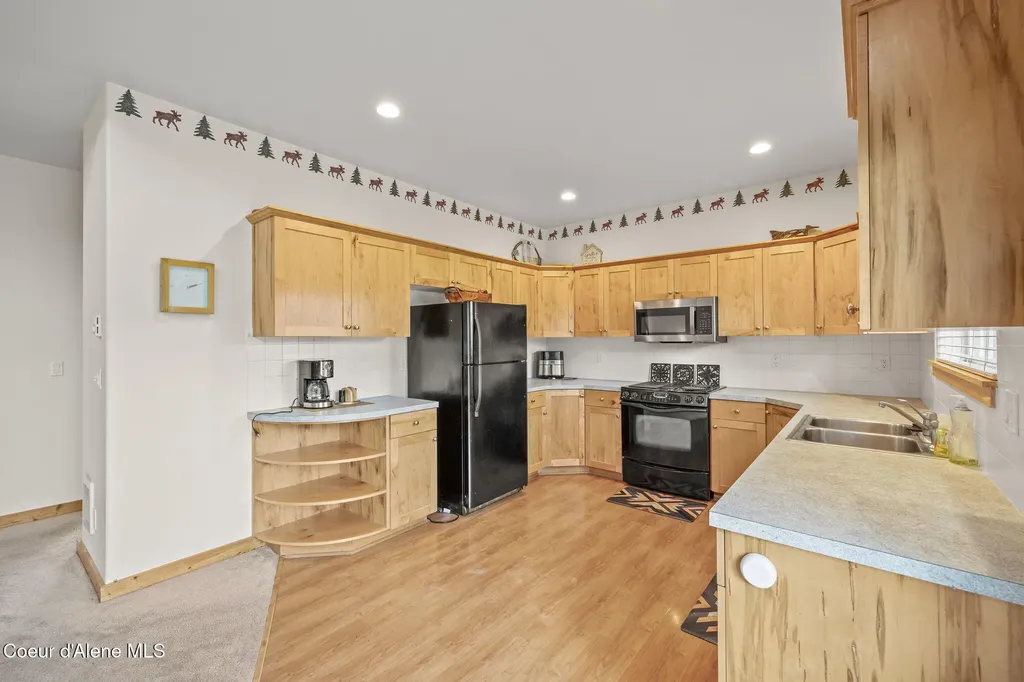 89 Chardonnay Drive Blanchard ID 83804