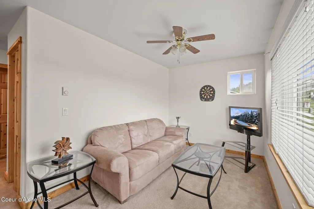 89 Chardonnay Drive Blanchard ID 83804