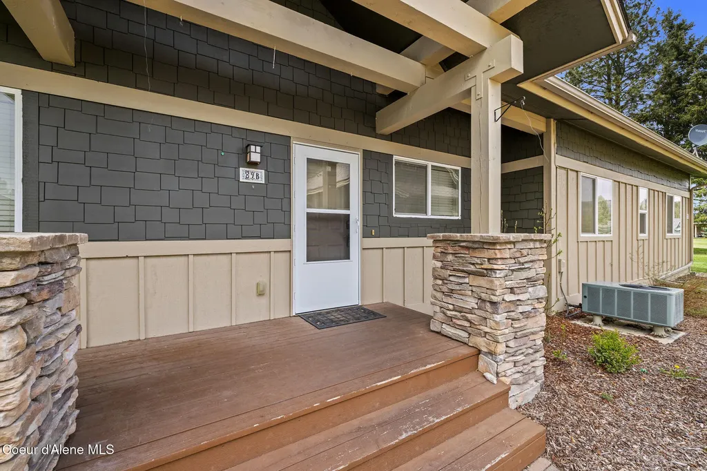89 Chardonnay Drive Blanchard ID 83804