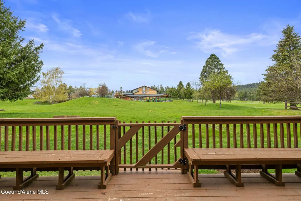 89 Chardonnay Drive Blanchard ID 83804