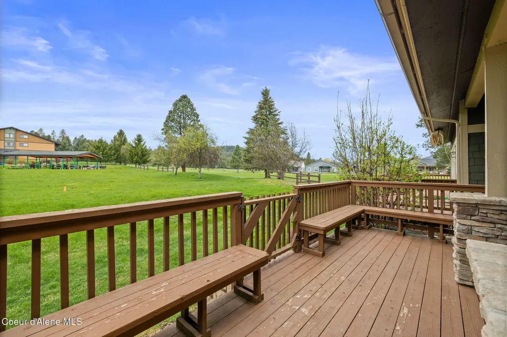 89 Chardonnay Drive Blanchard ID 83804