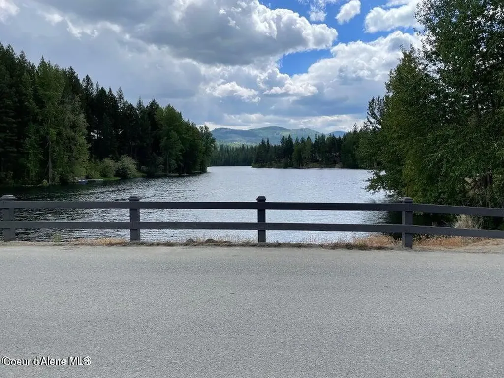 89 Chardonnay Drive Blanchard ID 83804