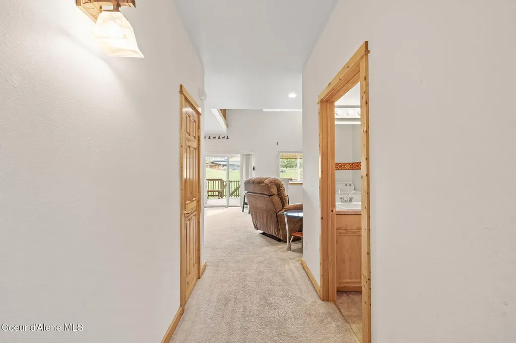 89 Chardonnay Drive Blanchard ID 83804