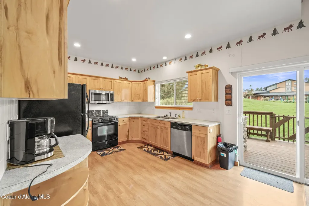 89 Chardonnay Drive Blanchard ID 83804