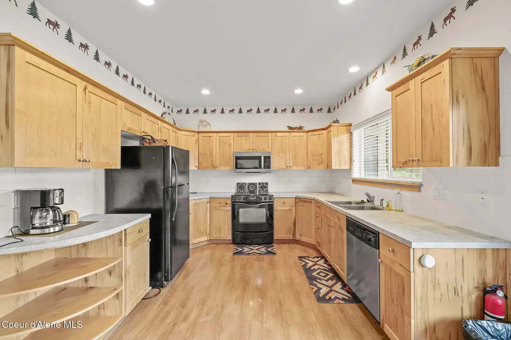 89 Chardonnay Drive Blanchard ID 83804