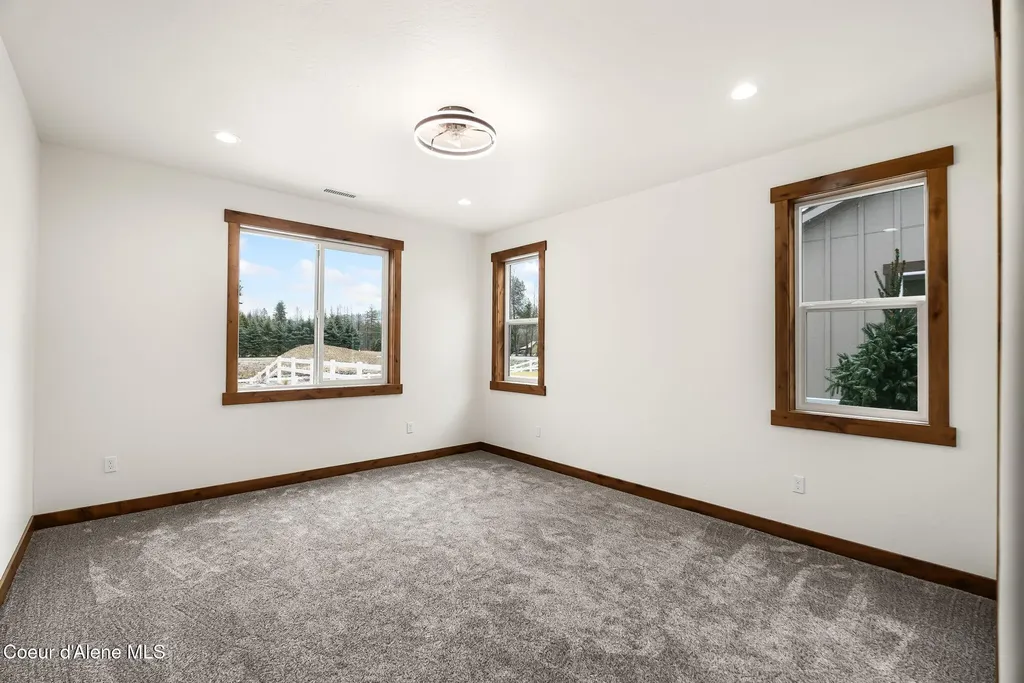 140 Backtrack Road Sandpoint ID 83864