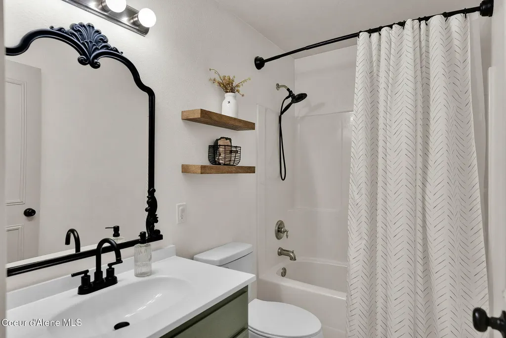 2534 N Coolwater Drive Post Falls ID 83854