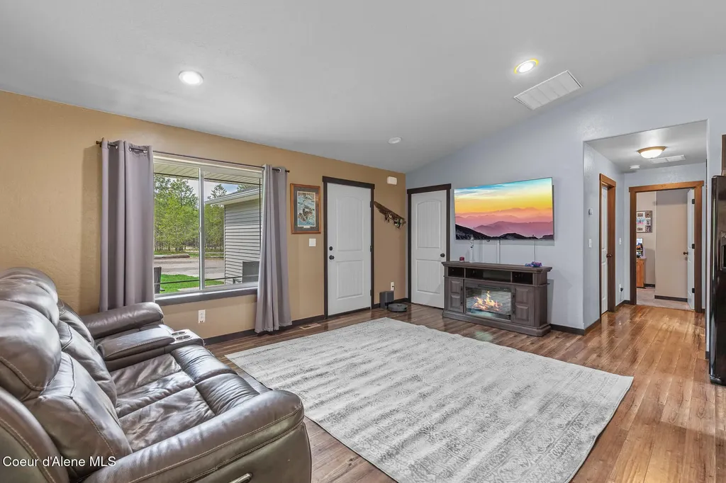 299 Cardinal Lane Spirit Lake ID 83869