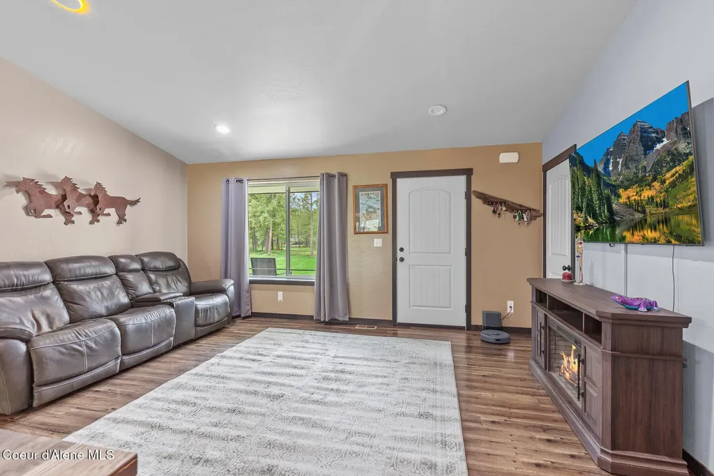299 Cardinal Lane Spirit Lake ID 83869