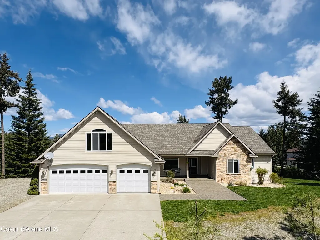 10459 N Summit Loop Hauser ID 83854