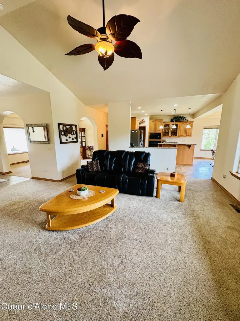 10459 N Summit Loop Hauser ID 83854
