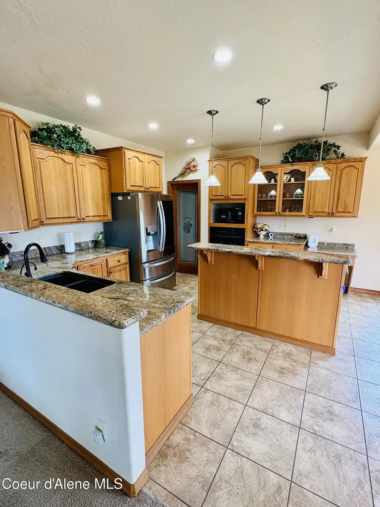 10459 N Summit Loop Hauser ID 83854