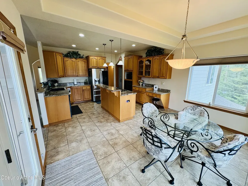 10459 N Summit Loop Hauser ID 83854
