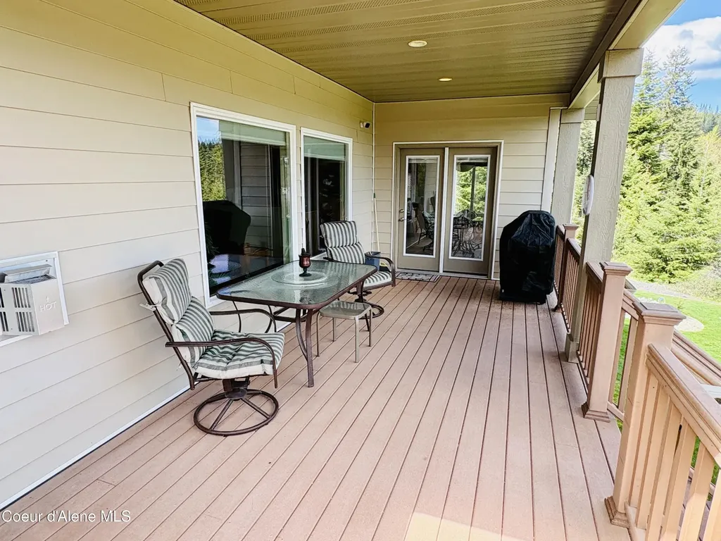 10459 N Summit Loop Hauser ID 83854