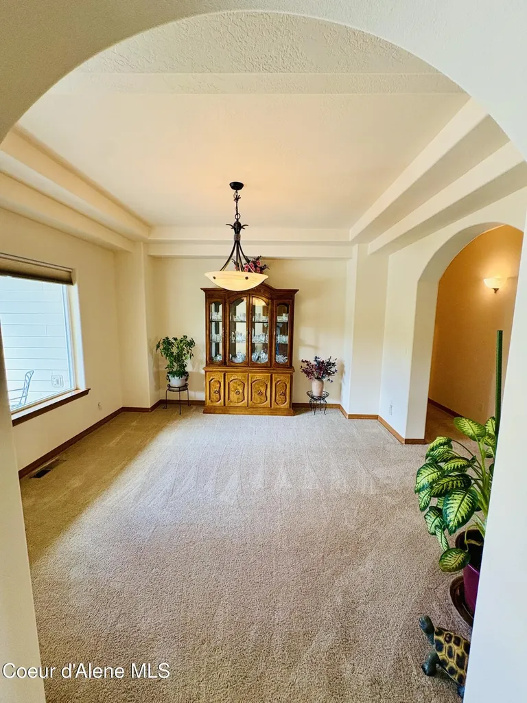 10459 N Summit Loop Hauser ID 83854