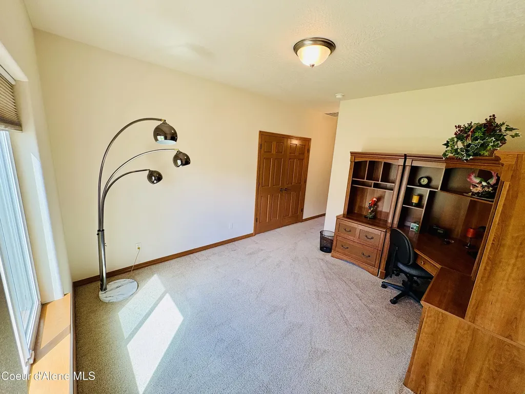 10459 N Summit Loop Hauser ID 83854